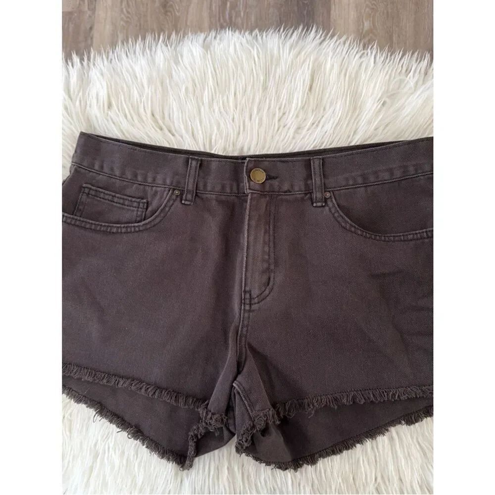 Women's Frayed Hem Denim Shorts in Dark Brown
